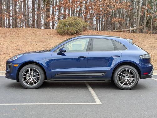 Gentian Blue Metallic 2026 Porsche Macan