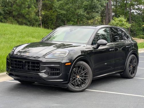 Chromite Black Metallic 2025 Porsche Cayenne