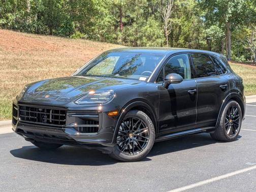 Chromite Black Metallic 2025 Porsche Cayenne