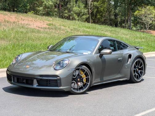 Aventurine Green Metallic 2024 Porsche 911