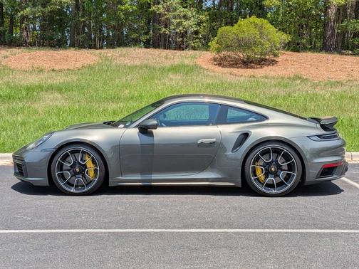 Aventurine Green Metallic 2024 Porsche 911