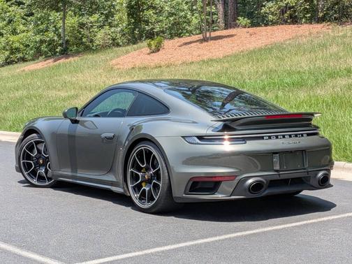 Aventurine Green Metallic 2024 Porsche 911