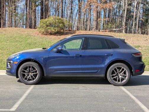 Gentian Blue Metallic 2025 Porsche Macan