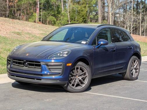 Gentian Blue Metallic 2025 Porsche Macan