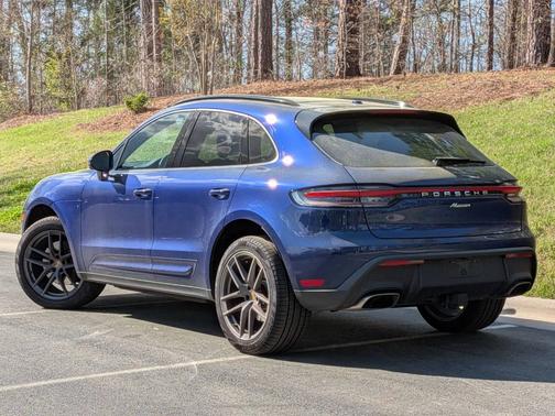 Gentian Blue Metallic 2025 Porsche Macan