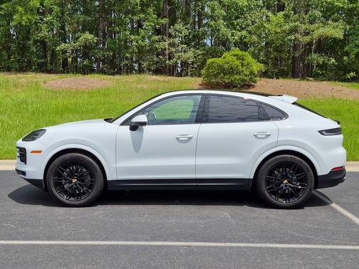 Carrara White Metallic 2024 Porsche Cayenne