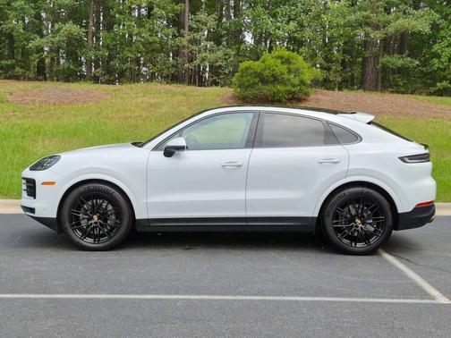 Carrara White Metallic 2024 Porsche Cayenne