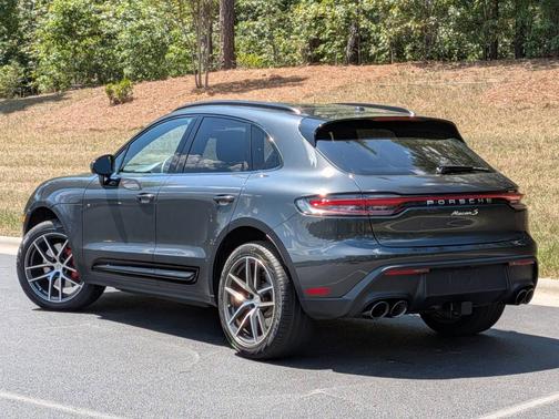 Vulcano Gray Metallic 2024 Porsche Macan
