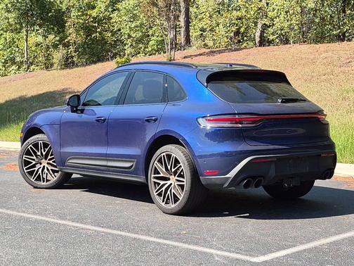 Gentian Blue Metallic 2024 Porsche Macan