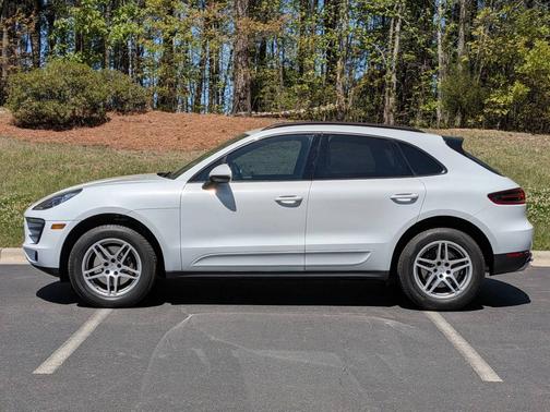 Carrara White Metallic 2018 Porsche Macan