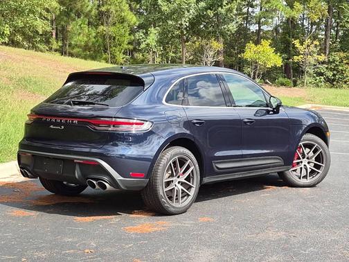 Night Blue Metallic 2023 Porsche Macan