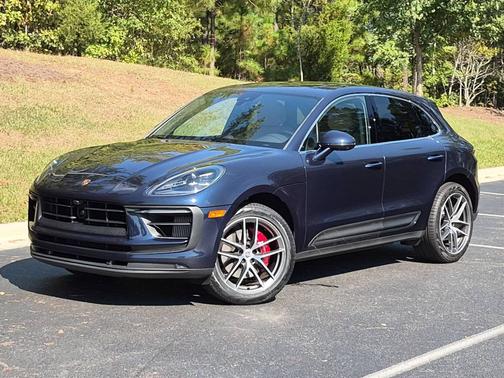 Night Blue Metallic 2023 Porsche Macan