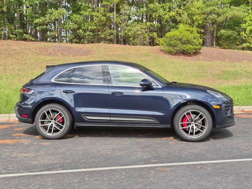 Night Blue Metallic 2023 Porsche Macan