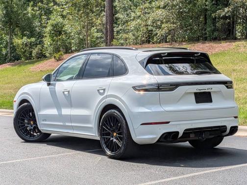 Carrara White Metallic 2023 Porsche Cayenne
