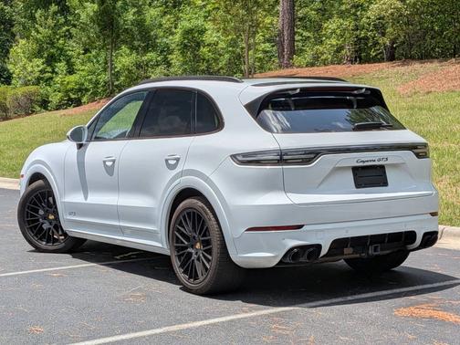 Carrara White Metallic 2023 Porsche Cayenne