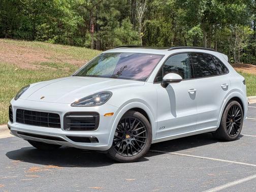 Carrara White Metallic 2023 Porsche Cayenne