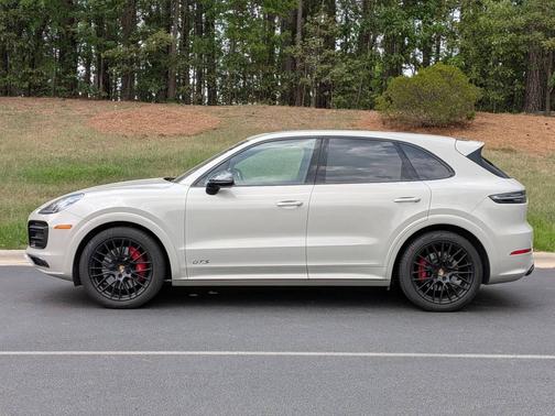 Cashmere Beige Metallic 2023 Porsche Cayenne
