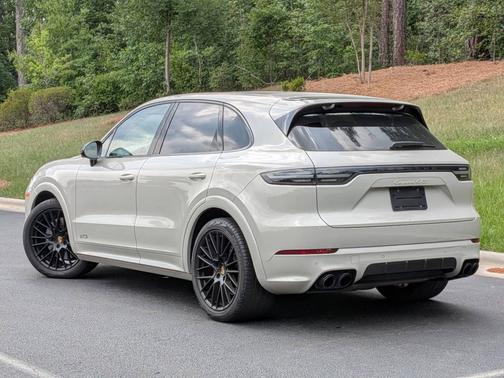 Cashmere Beige Metallic 2023 Porsche Cayenne