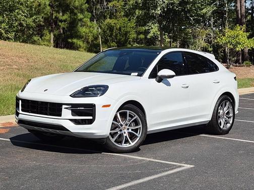 Carrara White Metallic 2026 Porsche Cayenne
