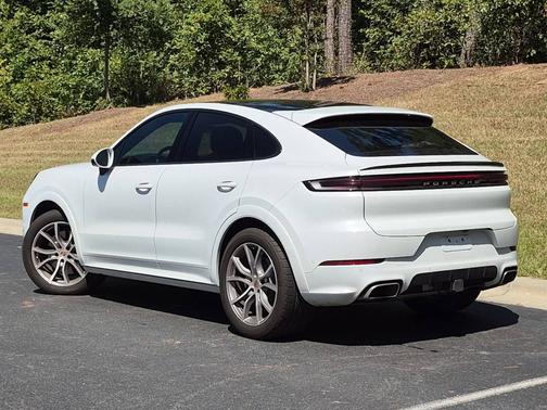 Carrara White Metallic 2026 Porsche Cayenne