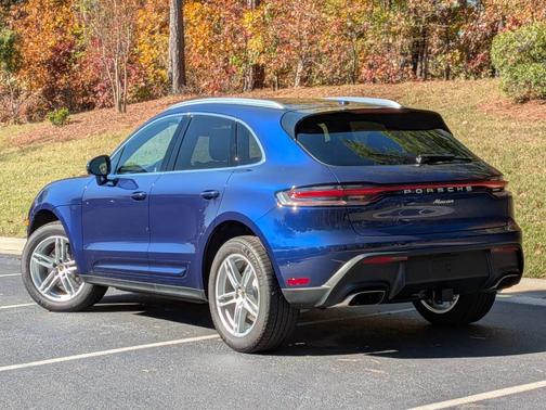 Gentian Blue Metallic 2026 Porsche Macan