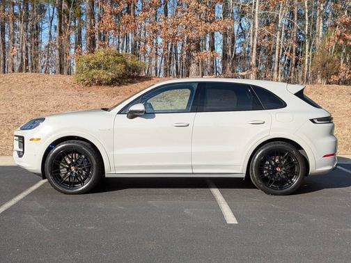 2025 Porsche Cayenne 