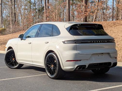 2025 Porsche Cayenne 