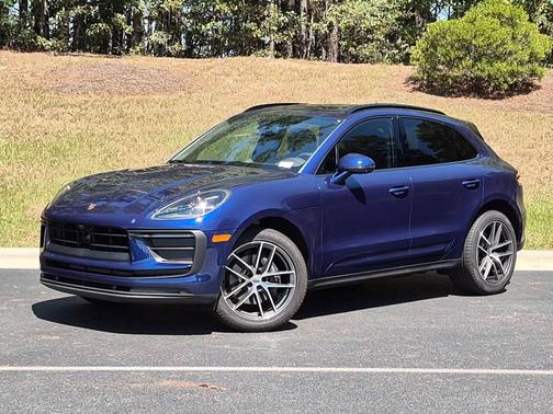 Gentian Blue Metallic 2026 Porsche Macan