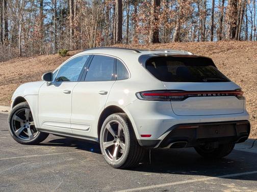 2025 Porsche Macan 