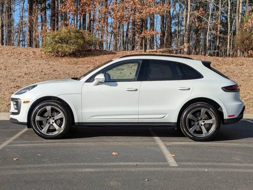 2025 Porsche Macan 