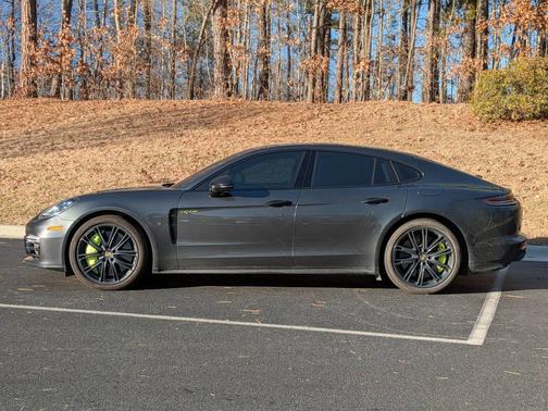2018 Porsche Panamera 