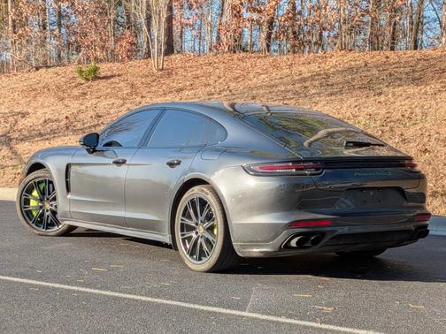 2018 Porsche Panamera 