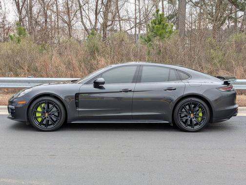 2018 Porsche Panamera 