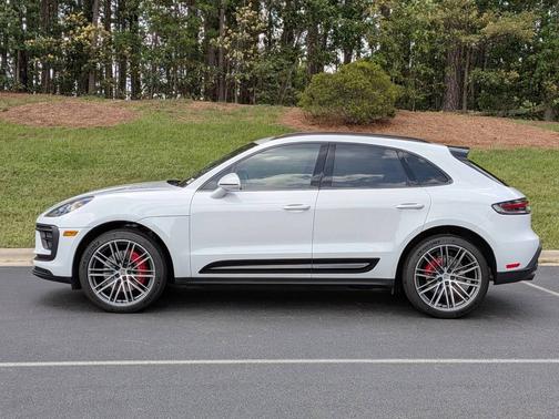 Carrara White Metallic 2025 Porsche Macan