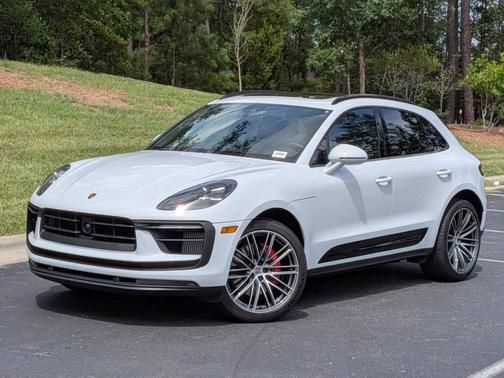 Carrara White Metallic 2025 Porsche Macan