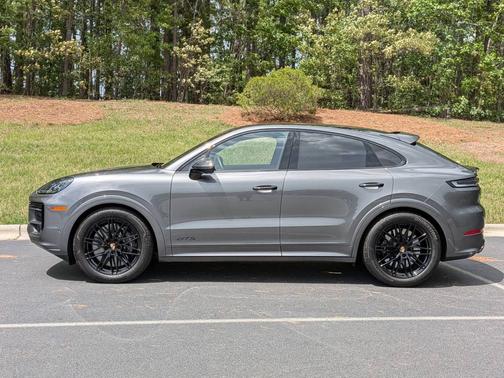Quartzite Grey Metallic 2025 Porsche Cayenne