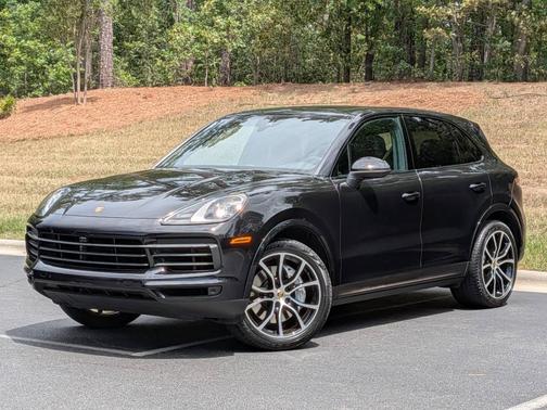 Jet Black Metallic 2022 Porsche Cayenne