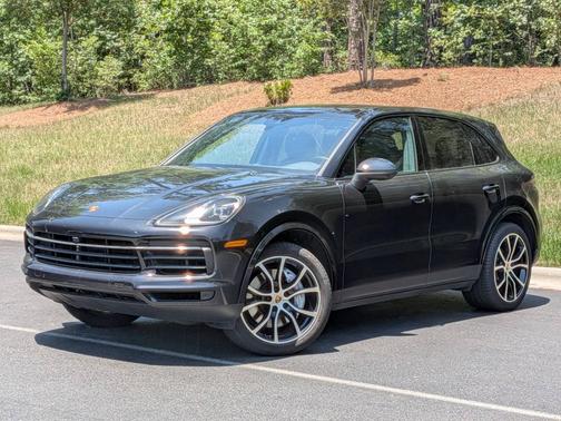 Jet Black Metallic 2022 Porsche Cayenne