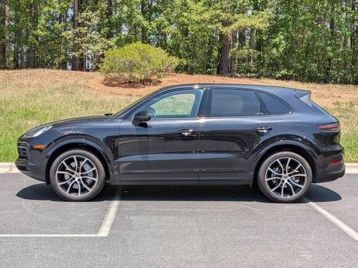 Jet Black Metallic 2022 Porsche Cayenne