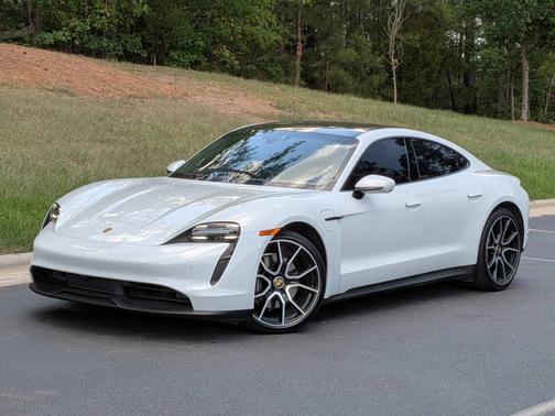 Carrara White Metallic 2023 Porsche Taycan