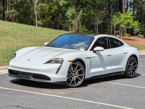 Carrara White Metallic 2023 Porsche Taycan