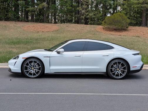 Carrara White Metallic 2023 Porsche Taycan