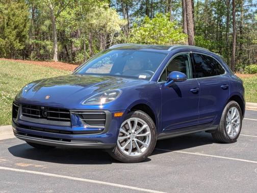 Gentian Blue Metallic 2025 Porsche Macan