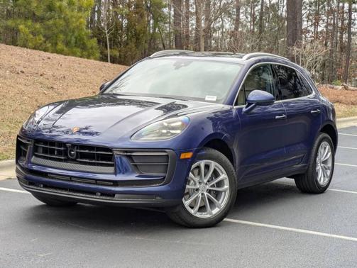 Gentian Blue Metallic 2025 Porsche Macan