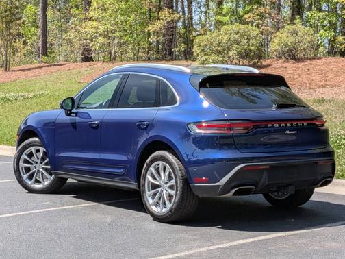 Gentian Blue Metallic 2025 Porsche Macan