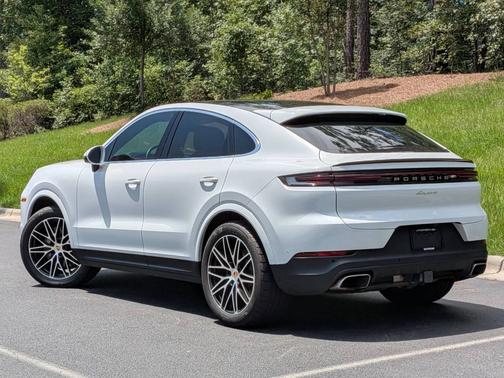 Carrara White Metallic 2025 Porsche Cayenne