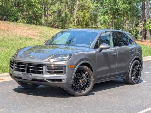 Quartzite Grey Metallic 2024 Porsche Cayenne