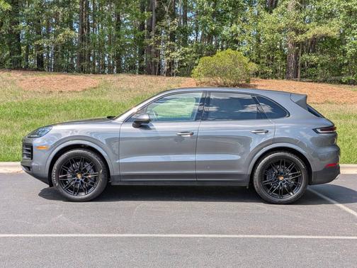 Quartzite Grey Metallic 2024 Porsche Cayenne