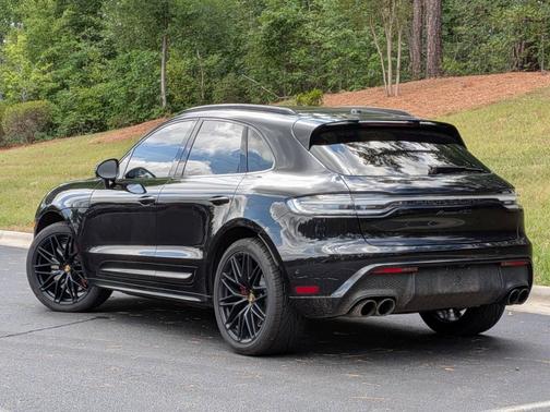 Jet Black Metallic 2024 Porsche Macan