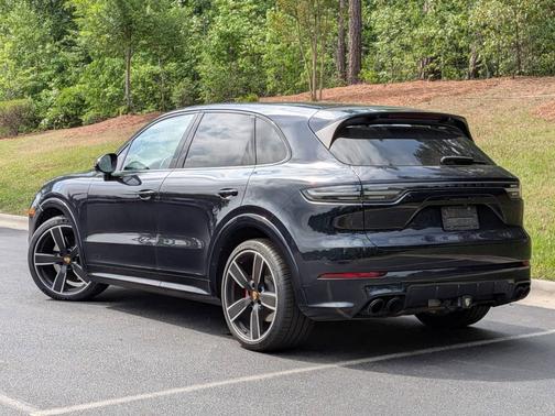 Moonlight Blue Metallic 2021 Porsche Cayenne